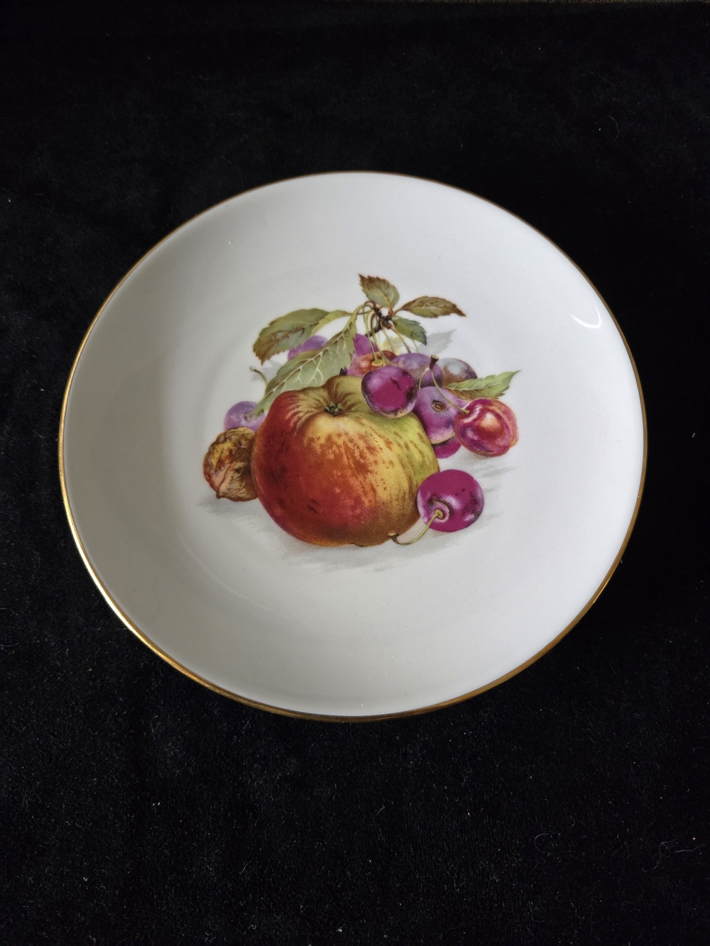 Porcelain Fruit Dessert Plate in White with Gold Rim, Kuba Bravaria Germany